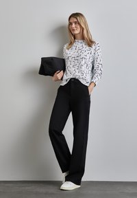 Street One FLAUSCHIGES MIT PRINT - Strickpullover - weiß