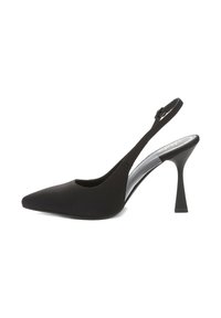 Čierne slingback lodičky s špicatou špičkou, textilným zvrškom, nízkym bočným strihom a štíhlym podpätkom. Hladká štruktúra a minimálne kovové detaily.