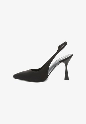 Juodas slingback aukštakulnis bateliai su smailiu nosiu, audinio viršumi, žemomis šoninėmis dalimis ir liesu kulnu. Lygus paviršius ir minimalūs metaliniai elementai.