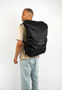 Johnny Urban BO XL TRAVEL REGENHÜLLE - Mochila - schwarz