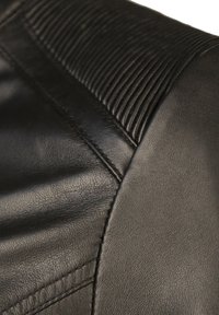 JCC Nahkatakki - black