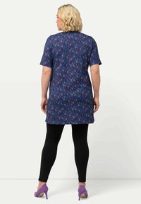 Ulla Popken TRIANGLE SHORT SLEEVE - T-shirt print - royal blue