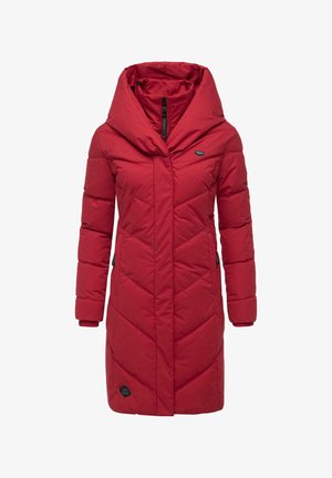 Rode pufferjas met een grote, gedrapeerde capuchon, ritssluiting aan de voorkant en chevron-quilting. Beschikt over elastische manchetten en een logo-patch op de borst.