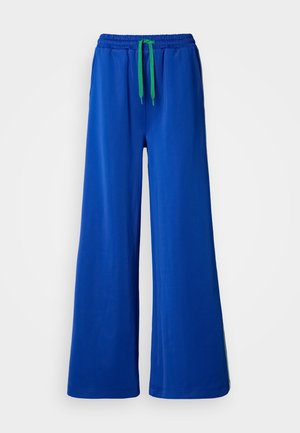 Pantaloni a gamba larga in tessuto blu brillante, con vita con coulisse e dettagli verdi. Tessuto liscio senza motivi visibili.