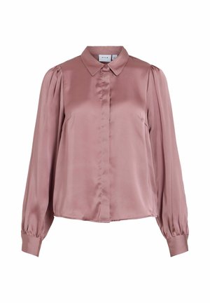 Satiinist pluus pehmes roosas toonis, kraega, pikkade varrukatega ja kogutud mansettidega. Esiküljel nööpidega kinnituv ning siidine tekstuur.