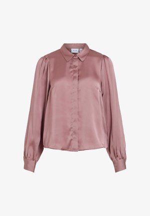 Satiinist pluus pehmes roosas toonis, kraega, pikkade varrukatega ja kogutud mansettidega. Esiküljel nööpidega kinnituv ning siidine tekstuur.