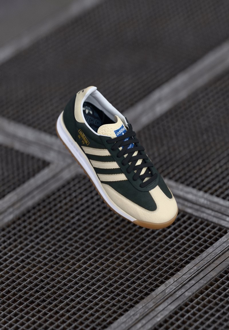 adidas Originals SL 72 RS UNISEX - Sneakers laag - core black/cream white