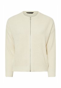 Krämfärgad stickad cardigan med framdragkedja, ribbade ärmslut och rund halsringning, uppvisad mot en vit bakgrund.