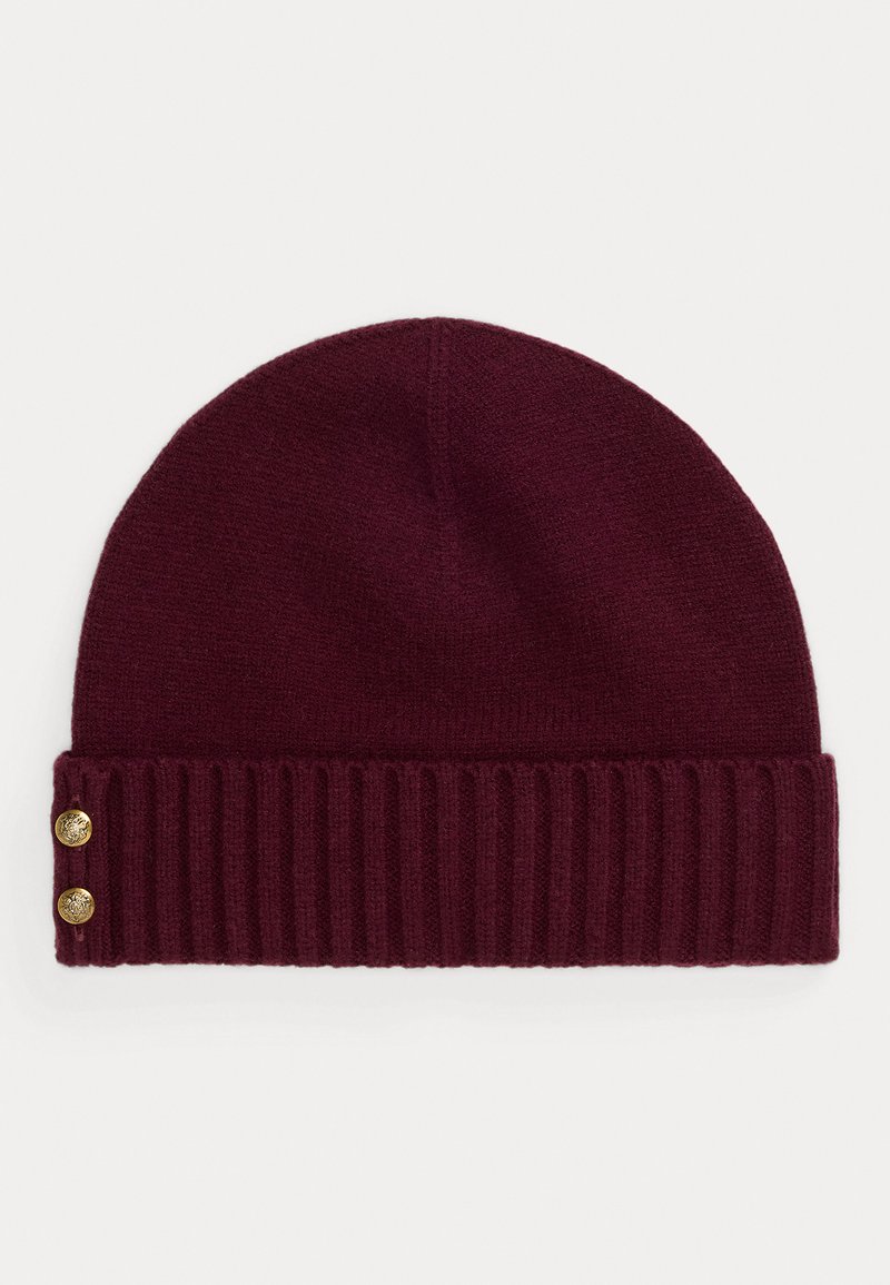 Beanie tricotat în nuanță de vișiniu, cu un tiv relaxat și trei butoane decorative aurii pe lateral, fabricat dintr-un material moale din lână amestecată.