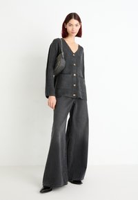 Vero Moda VMZORA V NECK CARDIGAN - Vesta na kopčanje - asphalt/black stitch
