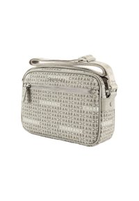 Borsa a tracolla grigio chiaro con finitura strutturata, caratterizzata da un motivo di branding ripetuto, scomparti con cerniera e tracolla regolabile.