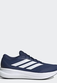 Μπλε ναυτικό παπούτσι για τρέξιμο Adidas με λευκές ρίγες και παχιά λευκή σόλα Cloudfoam, πλευρική όψη σε γκρι φόντο.