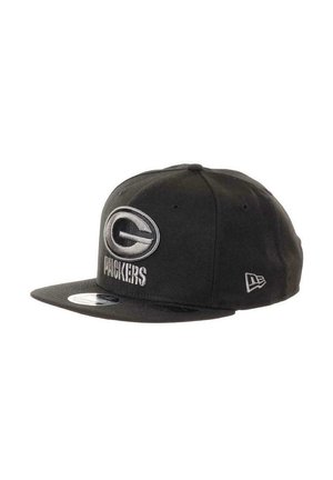 Black snapback cap made of fabric. Features a raised embroidered "G" logo and "PACKERS" text in white. Flat brim with a textured finish.