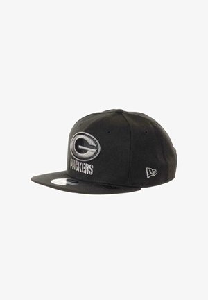 Black snapback cap made of fabric. Features a raised embroidered "G" logo and "PACKERS" text in white. Flat brim with a textured finish.