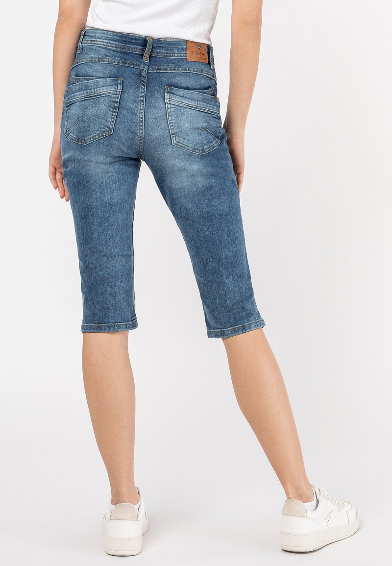 Damen Kleider | Sublevel CAPRI Jeans Shorts middle blue/blau - PI79074 Damen Kleider | Sublevel CAPRI Jeans Shorts middle blue/blau - PI79074