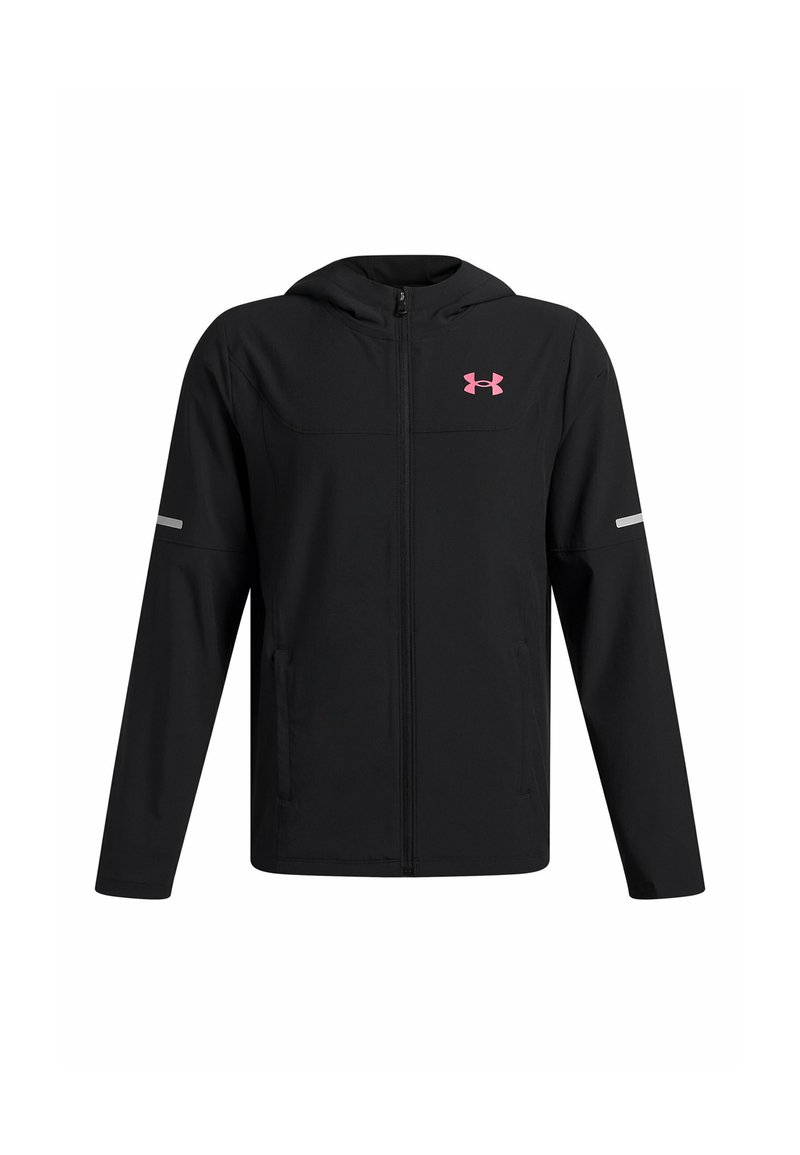 Zwarte zip-up jas van gladde stof, met een capuchon, twee voorzakken, reflecterende accenten en een roze logo op de borst.