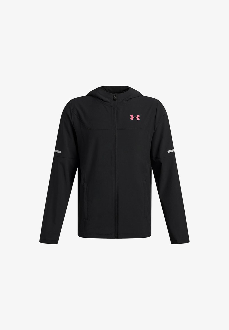 Zwarte zip-up jas van gladde stof, met een capuchon, twee voorzakken, reflecterende accenten en een roze logo op de borst.