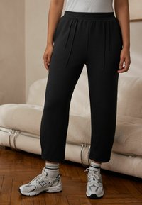 Next REGULAR FIT - Tepláky - black