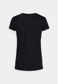 Černé tričko s krátkými rukávy, klasickým kulatým výstřihem a hladkou, měkkou texturou, navržené pro přiléhavý střih.