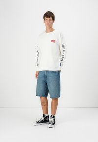 Red Bull Racing x Pepe Jeans LOGO TEE - Tops ar garām piedurknēm - mousse
