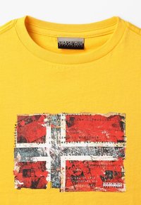 Napapijri T-shirts print - freesia yellow