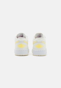 Jordan AIR JORDAN 1 UNISEX - Tossud - sail/light laser orange/white/laser fuchsia