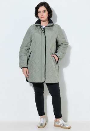 Ulla Popken, HYPRAR QUILTED LONGLINE RAIN JACKET - Abrigo de invierno - matt olive