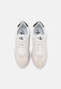 Calvin Klein Jeans RETRO RUNNER - Tenisky - bright white