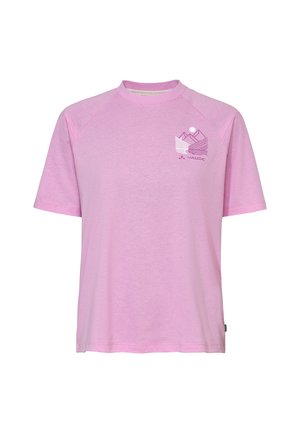 T-shirt rose clair à manches courtes avec col rond, petit motif de montagne et de soleil, et logo "VAUDE" sur le côté gauche de la poitrine.