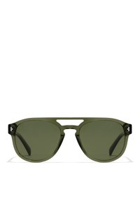 Oliivinvihreät aurinkolasit, joissa on geometrinen muoto, ohuet sankat ja siltoja koristava leikkaus; tummat linssit tarjoavat UV-suojan.