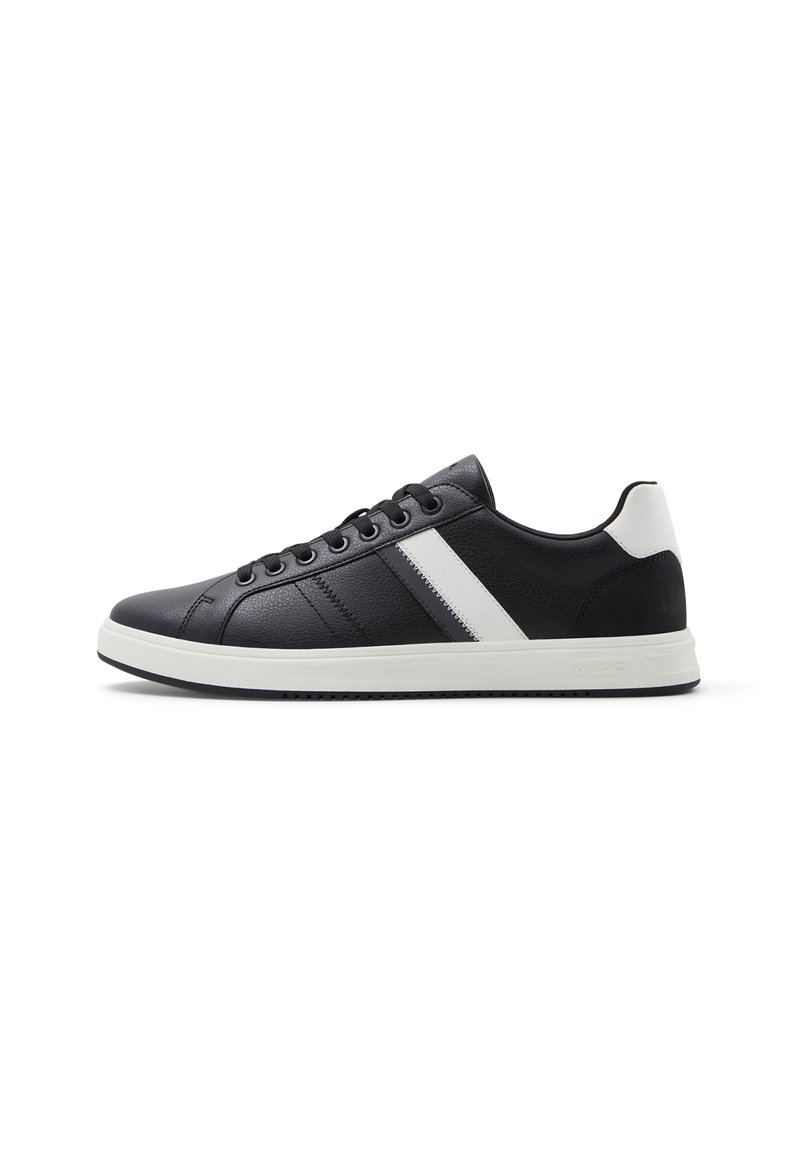Sneaker nere con tomaia in pelle tessurizzata, dettaglio a striscia bianca e tallone bianco a contrasto. Presentano lacci rotondi e suola in gomma.