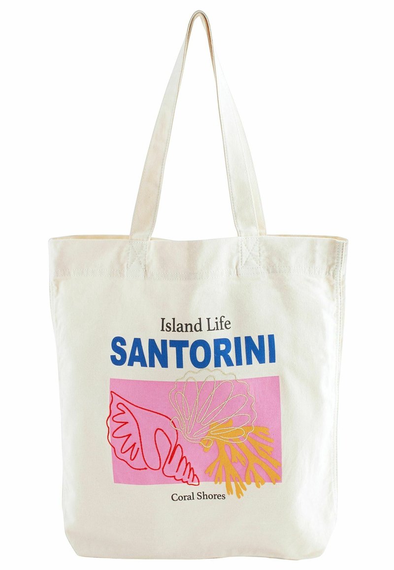 Sac en toile de couleur naturelle portant la mention "Island Life SANTORINI" en bleu. Le design inclut des illustrations de coquillages et de coraux en ligne rose et jaune.