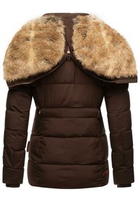 Chaqueta tipo puffer marrón con un distintivo cuello de piel sintética, con puños acanalados y cierre de cremallera. Tejido texturizado con diseño acolchado.
