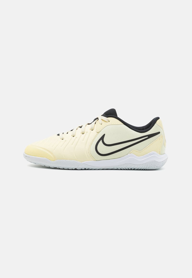 Nike Performance - JR TIEMPO LEGEND 10 ACADEMY IC UNISEX - Fußballschuh Halle - lemonade/black/metallic gold coin, Vergrößern