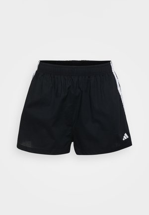 Zwarte sportshorts met een elastische tailleband, voorzien van witte zijstrepen en een klein wit logo aan de onderzijde links.