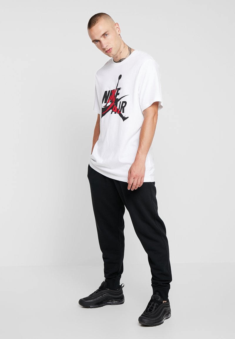 Herren Chinos | Nike Sportswear HOSEN CLUB JOGGER Jogginghose black/schwarz - QP44150 Herren Chinos | Nike Sportswear HOSEN CLUB JOGGER Jogginghose black/schwarz - QP44150
