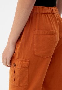 QS REGULAR - Cargobroek - dark orange