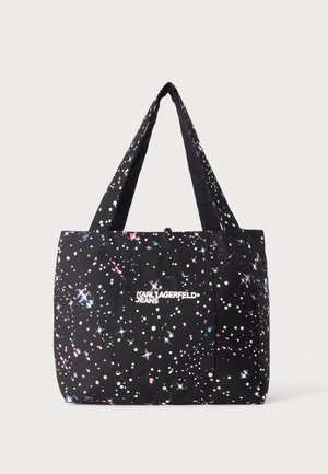 Sac cabas noir avec des motifs d'étoiles et de points blancs et multicolores, comprenant une poche avant avec le logo "KARL LAGERFELD JEANS".