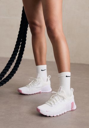 FREE METCON 6 - Treningssko - white/elemental pink/white