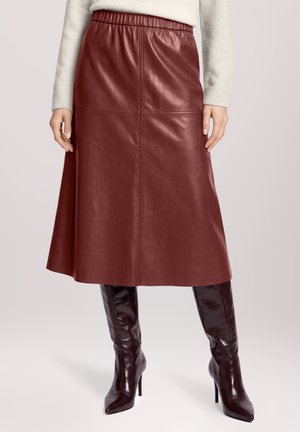 Betty & Co, BETTY & CO MIT ELASTISCHEM BUND KUNSTLEDER-ROCK - Jupe trapèze - deep cherry