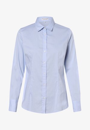 Hellblaues Baumwollhemd mit langen Ärmeln, Kragen, Frontknopfverschluss und taillierter Passform. Weiche Textur, keine Muster oder Verzierungen.