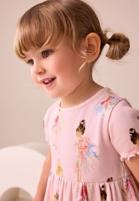 Next REGULAR FIT-SHORT SLEEVE - Päevakleit - pink