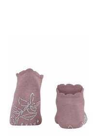 Roze gebreide enkelsokken met een getand bovenrandje, voorzien van zilveren bloemrijke borduurwerk en een geribbelde textuur op het oppervlak.