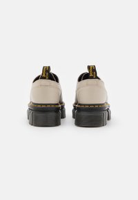 Dr. Martens Šněrovací boty - light grey