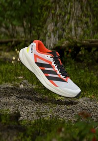 Δεν επιλέχθηκε, footwear white/core black/impact orange