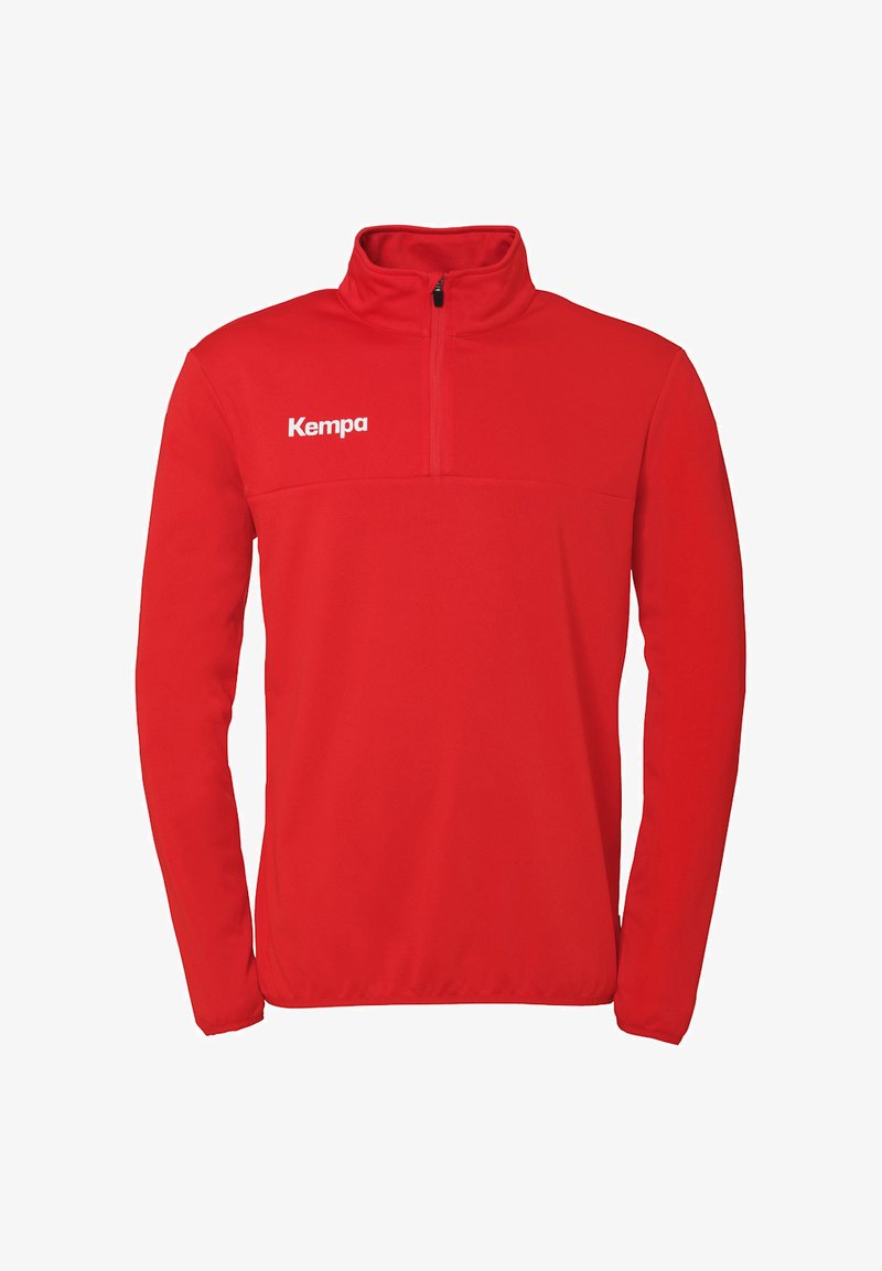 Rød fleece sweatshirt med kvart lynlås og høj krave; har hvid "Kempa" logo på venstre side. Glat tekstur, lange ærmer.