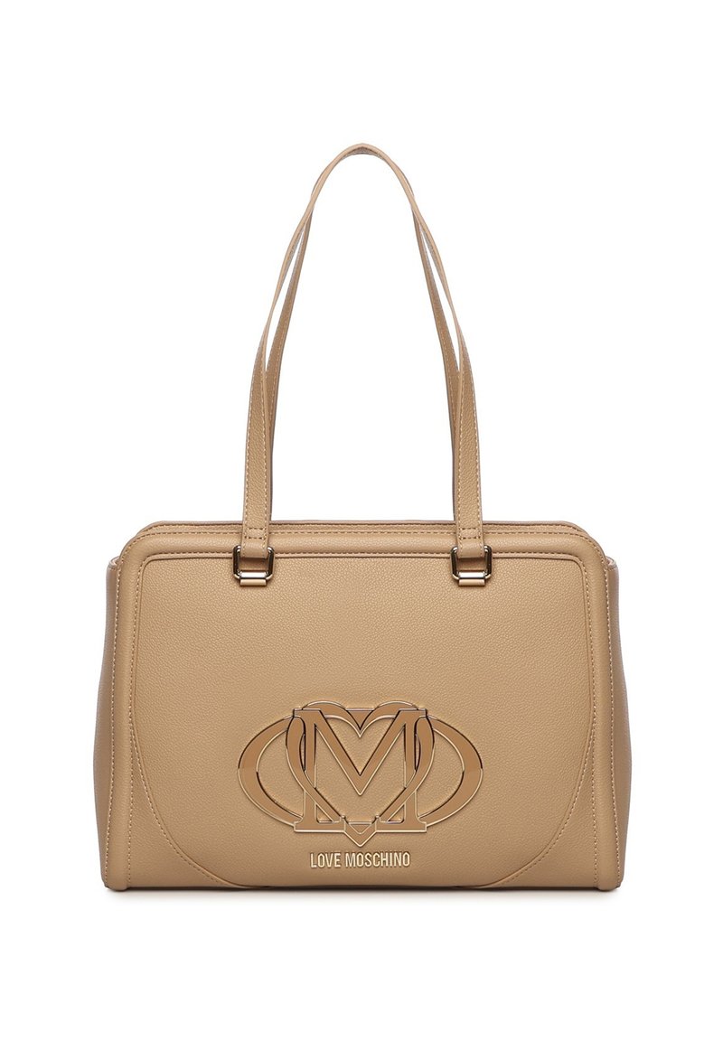 Borsa in ecopelle beige con doppi manici, forma rettangolare, logo in rilievo con accenti metallici e dettagli cuciti lungo i bordi.
