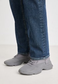 MATCHE - Tenisice - paloma grey
