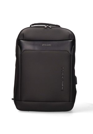 Zaino nero realizzato in materiale sintetico, con una texture liscia, forma rettangolare e logo in rilievo sulla parte anteriore.