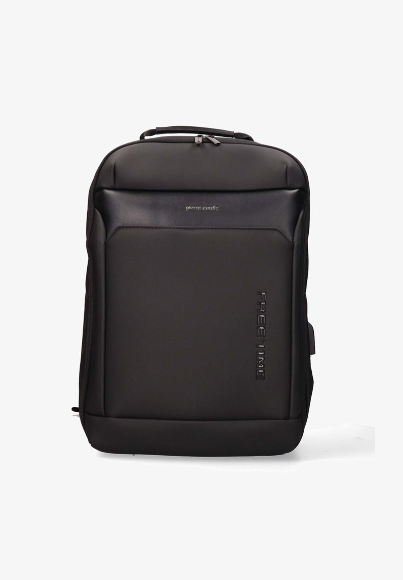 Sac à dos noir en matériau synthétique, avec une texture lisse, une forme rectangulaire et un logo en relief à l'avant.